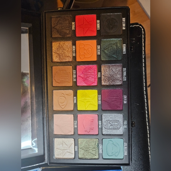 Jeffree Star conspiracy and blue blood eyeshadow palette duo - Picture 2 of 3